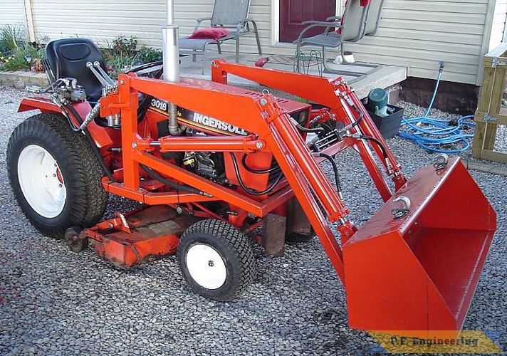 Vince B. of Monroe, MI built this loader for his Case Ingersoll 3018 garden tractor | Case Ingersoll 3018 garden tractor loader_1