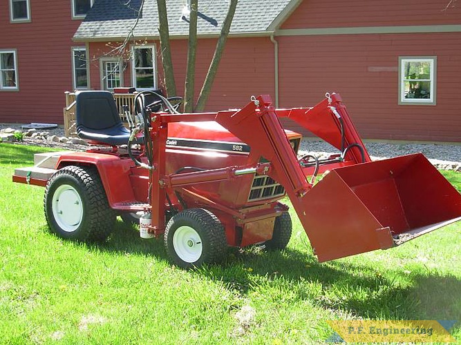 Ken L. in Woodstock, IL built this loader for his cub cadet model 582 garden tractor | Cub Cadet 582 garden tractor loader_1