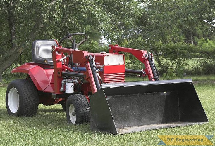 Lloyd F. from Rockford, IL built this front end loader for his Gravely 8199-KT PRO garden tractor | Gravely 8199-KT PRO garden tractor loader_1