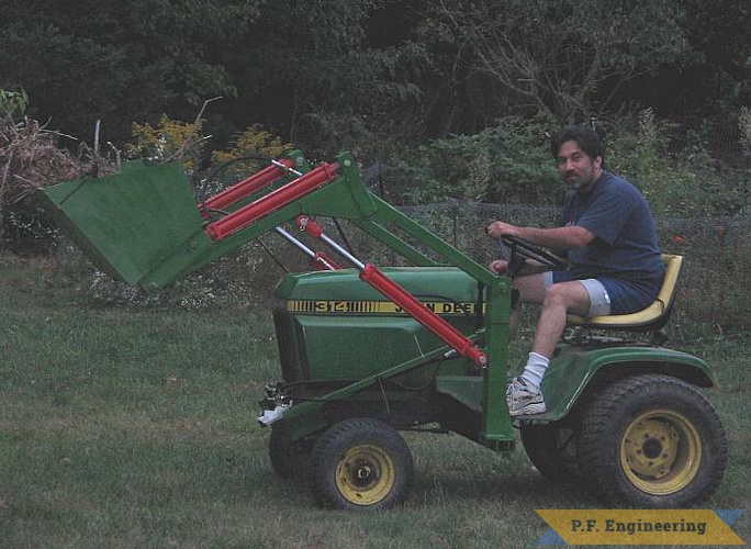 David A. from Boonsboro, MD fabricated this loader for his John Deere 314 | John Deere 314 garden tractor loader_1