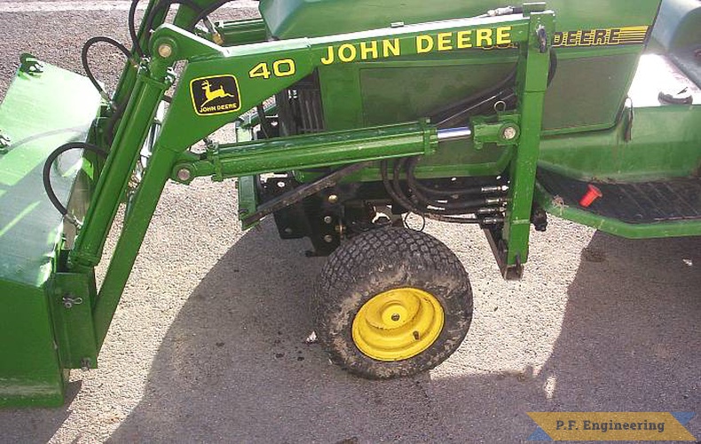 Doug H. from Seneca Falls, NY built this loader for his John Deere 425 Garden Tractor. nice work Doug! | John Deere 425 Garden Tractor Loader_4