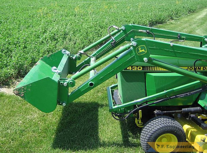 Gerry Brown in Omaha, NE did a great job building this loader for his John Deere 430 Garden Tractor | John Deere 430 Garden Tractor Loader_3