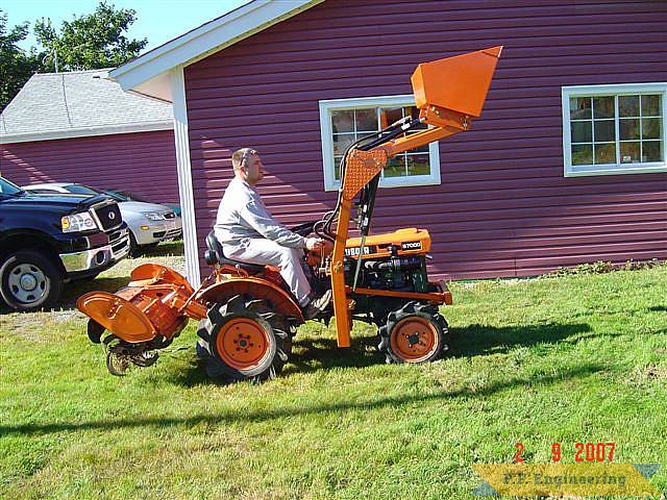 nice loader Chad! | Kubota B7000 compact tractor loader_1