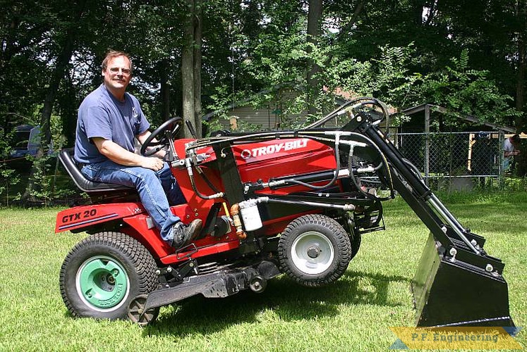 Richard G. of Uncasville, CT built this front end loader for his Troy-Bilt GTX 20 garden tractor | Troy-Bilt GTX20 garden tractor front end loader_1