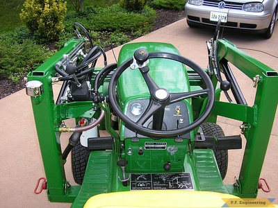 John Deere 140H3 garden tractor loader_5