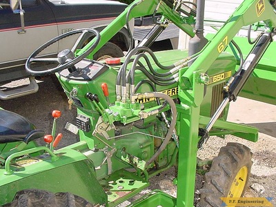 John Deere 650 compact tractor loader_2