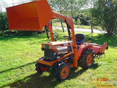 Kubota B7000 compact tractor loader_2
