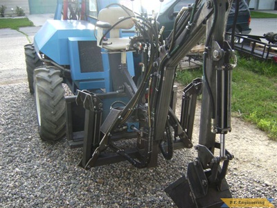 LULL forklift plate mounted micro hoe _4